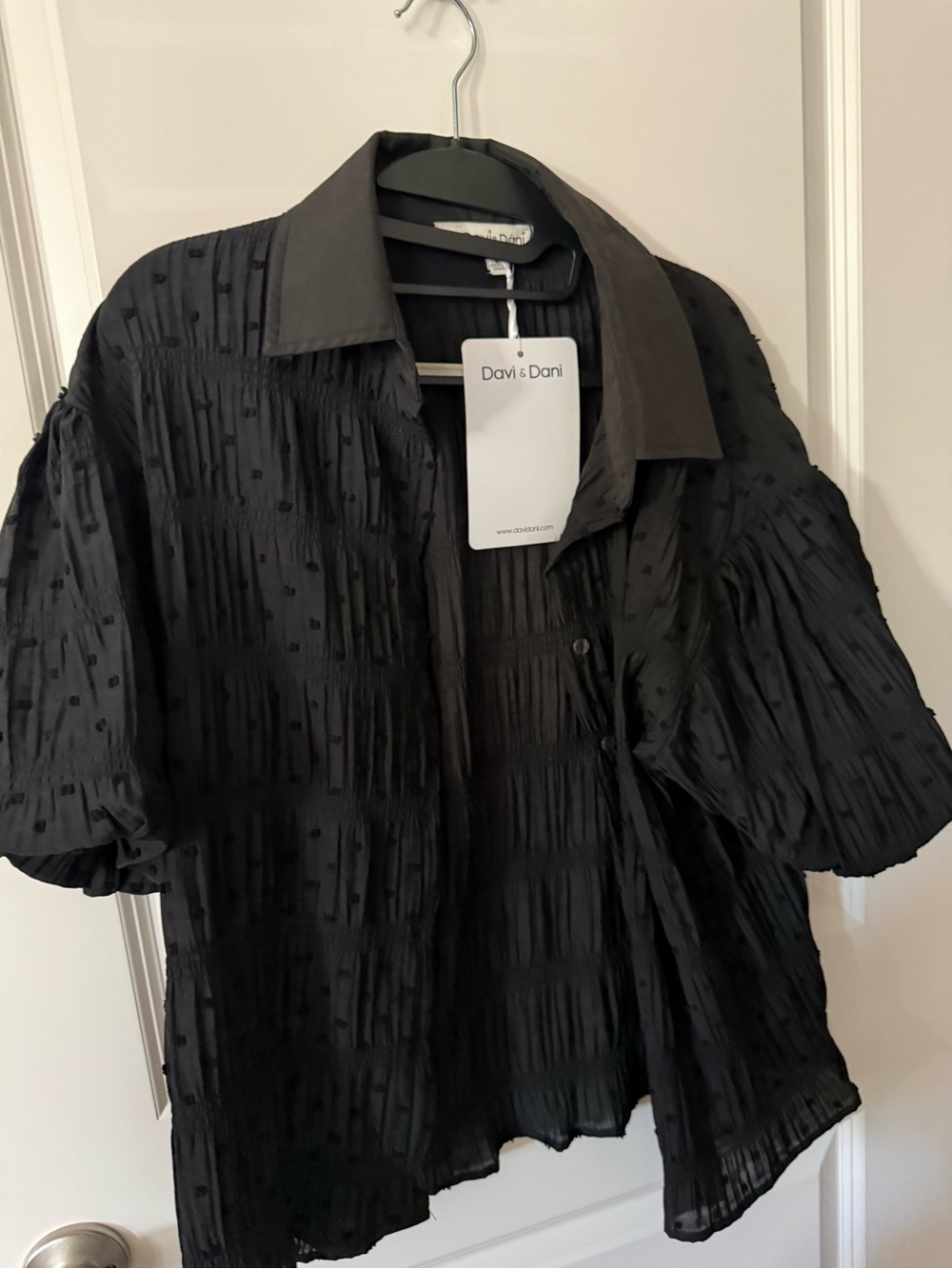 DAVI & DANI Black Lightweight Textured Blouse